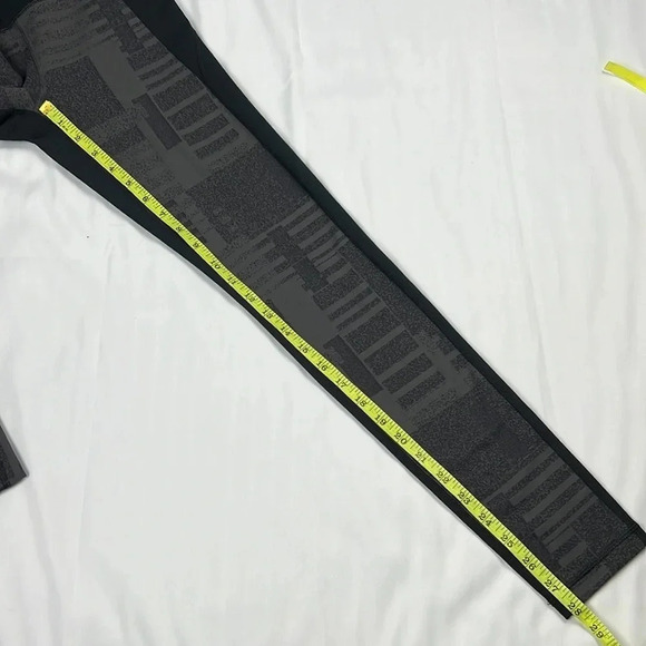 Under Aemour Heat Gear Women’s Small Print Legging NEW - Picture 13 of 13